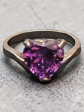 Purple Heart Cut Stone Ring Size 9 Gold Tone Romantic Statement Ring